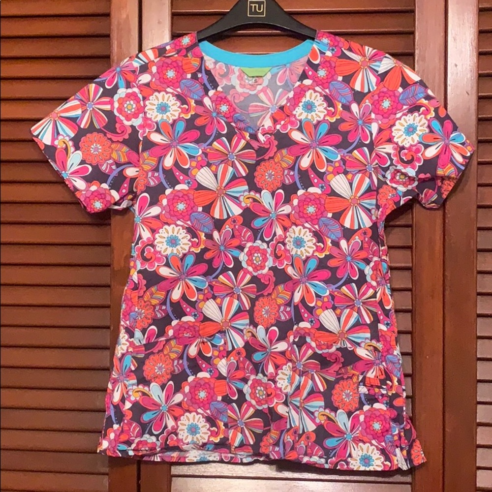 Vera Bradley V-neck scrub top